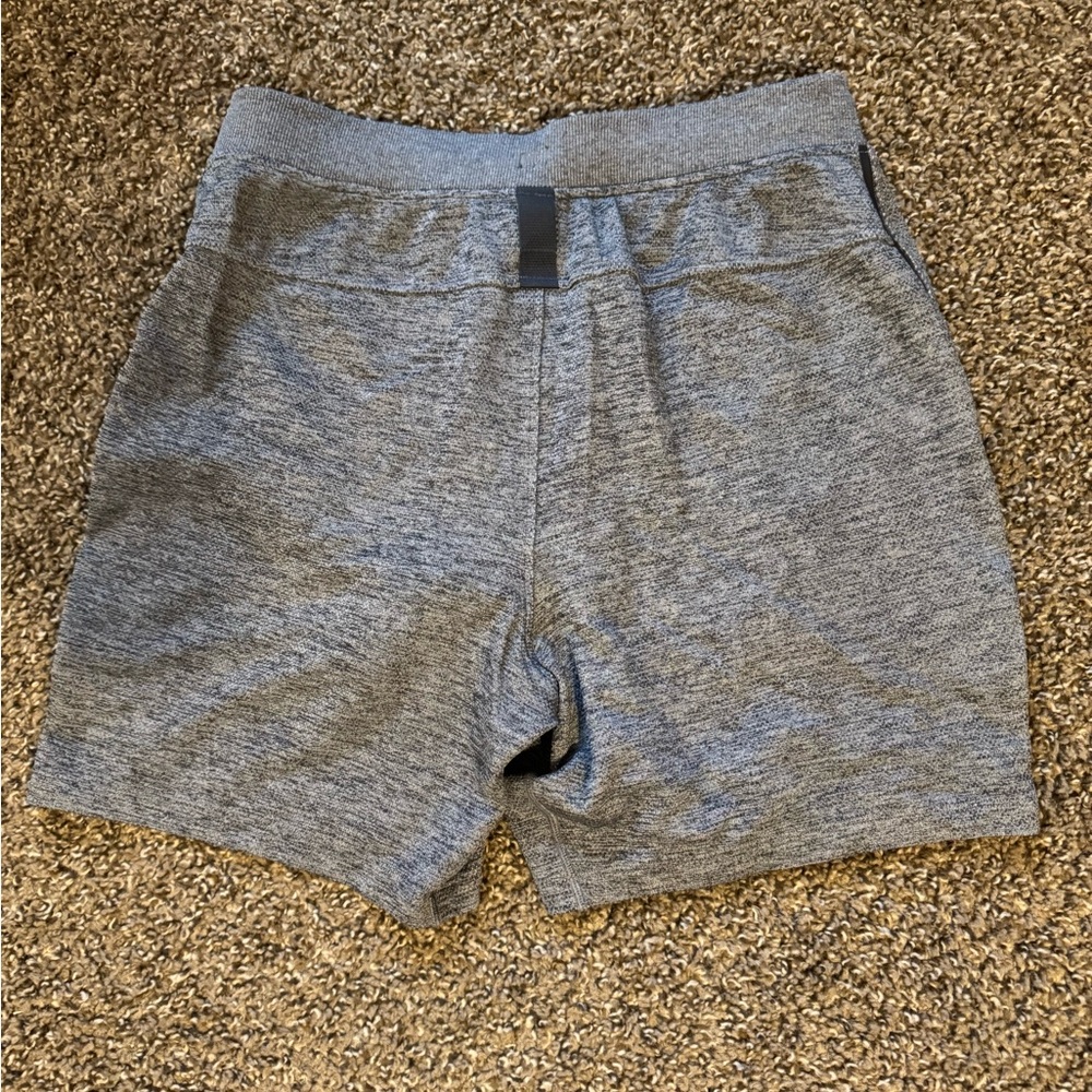 Lululemon Men's Gray Athletic Shorts - Picture 4 of 7